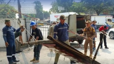 Reklame Liar Disapu Bersih dari Jalan Wahab Affan Medan Satria