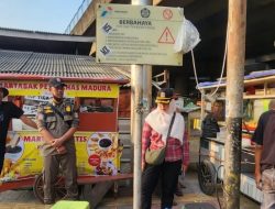 PKL Samping Stasiun Cakung Dibersihkan