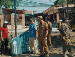 Baliho dan Reklame Tak Berizin di Rawalumbu Dicopot Aparat Gabungan