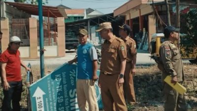 Baliho dan Reklame Tak Berizin di Rawalumbu Dicopot Aparat Gabungan