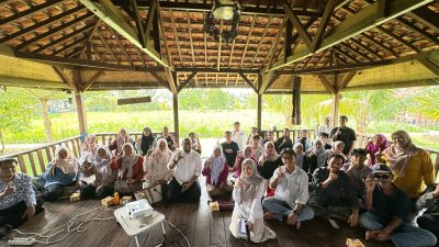 IPB Dorong Ekonomi Sirkular di Kebun Merdesa lewat Maggot BSF dan Ayam Petelur