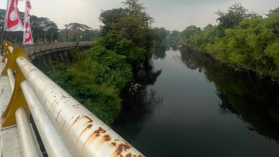 Kali Bekasi Menghitam Lagi