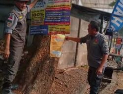 Bikin Lingkungan Semrawut, Spanduk Ilegal di Padurenan Ditertibkan