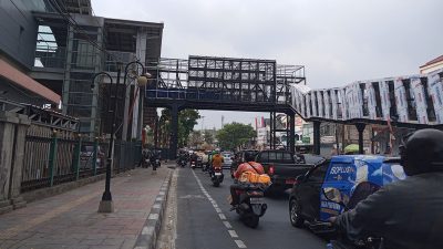 Pembangunan JPO Stasiun Bekasi Rampung Akhir September, Swasta Bakal Kelola Videotron