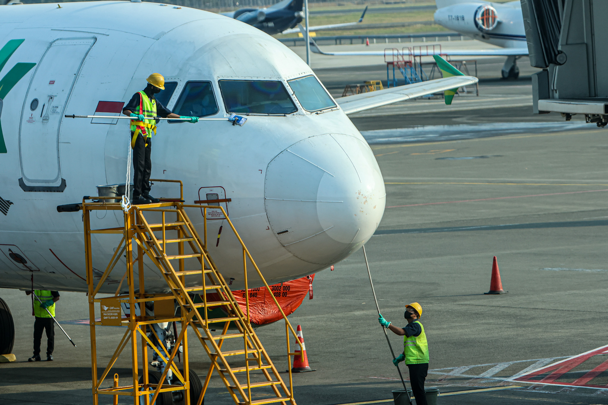 Tujuh Bandara Masih Lumpuh, Ratusan Ribu Penumpang Terlantar