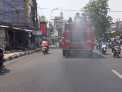 Abu Vulkanik Serbu Bekasi, Jalan Utama Langsung Disemprot Petugas