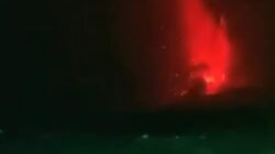 Gunung Anak Krakatau Erupsi, Keluarkan Lava Air Mancur, Masyarakat Diimbau Tak Mendekat