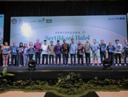 Dinilai Berkomitmen Dampingi UMKM Raih Sertifikasi Halal, BCA Dianugerahi Penghargaan dari BPJPH