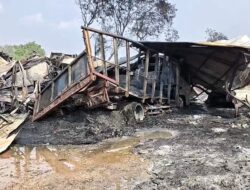 Gudang Biji Plastik di Cikarang Timur Terbakar, Satu Truk Hangus