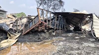 Gudang Biji Plastik di Cikarang Timur Terbakar, Satu Truk Hangus