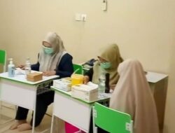 Puskesmas Jatirasa Jemput Bola ke Sekolah, Siswa Jalani Pemeriksaan Kesehatan Gratis