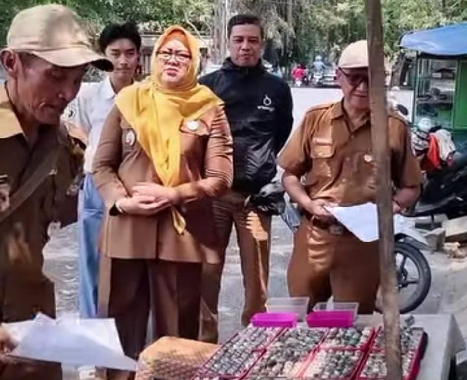 PKL di Jalan Lapangan Multiguna Bekasi Timur Diminta Bongkar Mandiri Bangunan