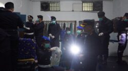 Razia Lapas Cikarang, Belasan Tajam Disita