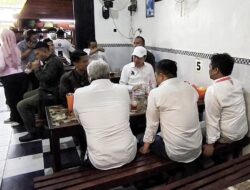 Jokowi Makan Bakso di Cikarang, Pelaku UMKM Curhat Harga Bahan Baku