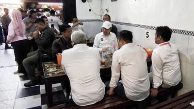 Jokowi Makan Bakso di Cikarang, Pelaku UMKM Curhat Harga Bahan Baku
