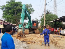 Lumpur Proyek Masuk Pekarangan Rumah Warga Poncol Sawah Cikarang