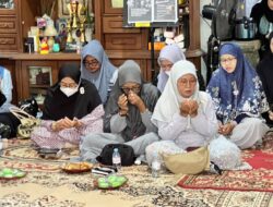 Hilang di Selat Sunda, Keluarga Jurnalis iNews Yudhistoro di Bekasi Menanti dalam Doa