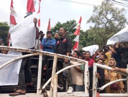 PKL Jalan M Yamin Pasar Baru Geruduk DPRD Kota Bekasi, Tolak Relokasi Tanpa Dialog
