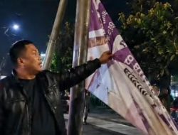 Kecamatan Jatisampurna Berangus Spanduk Liar di Jalan Transyogi-Kranggan