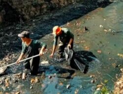Sungai Penuh Sampah, Aparatur Sisir Perbatasan Jatiasih-Jatirasa