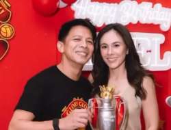 Wulan Guritno Peluk hingga Cium Pipi Ariel NOAH di Ultah ke-45, Go Public?