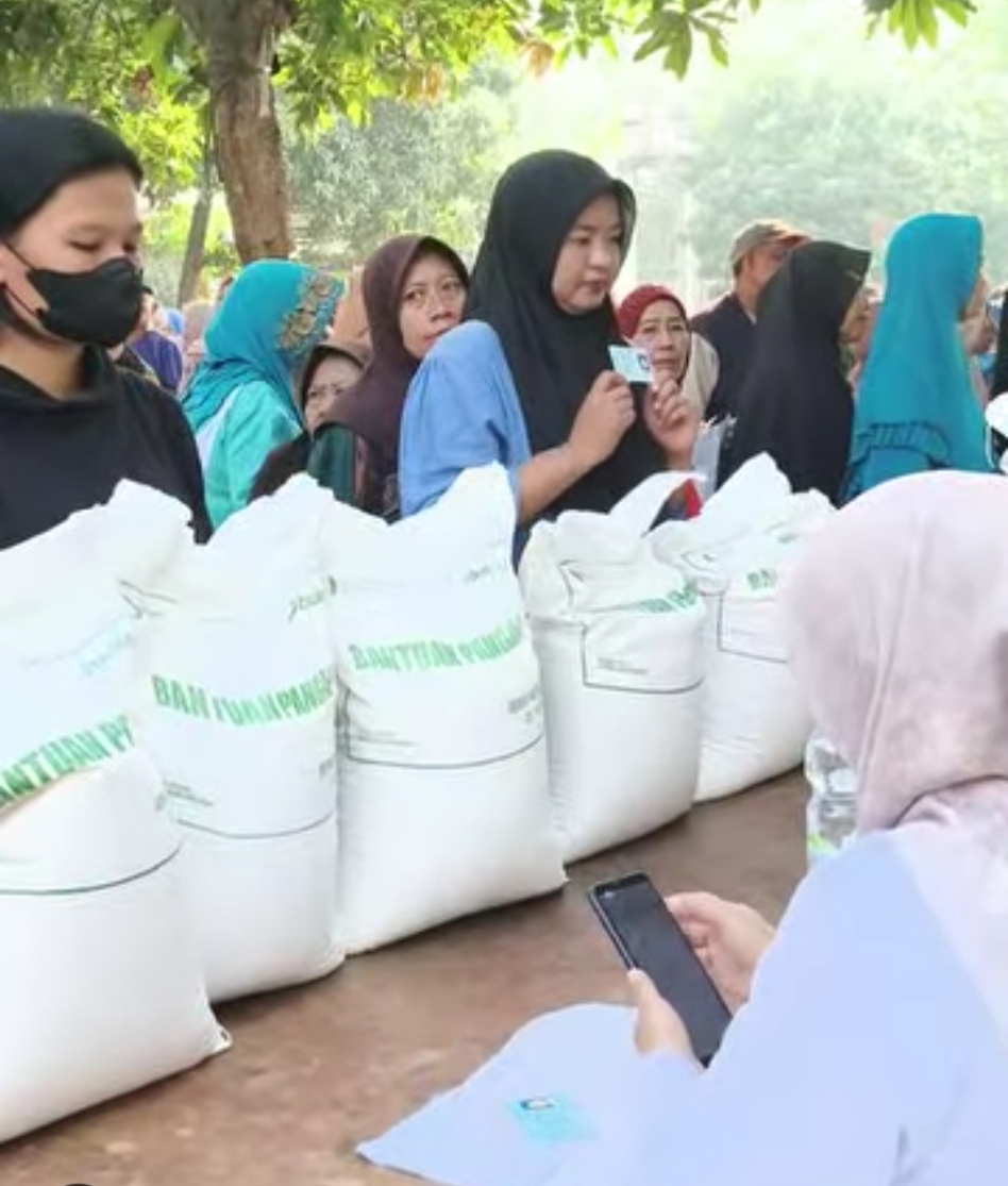 10.322 Warga Bekasi Utara Terima Beras untuk Tiga Bulan