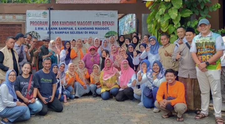 BSU di Jatiasih Kompak Tekan Sampah ke TPA