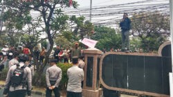 Massa Geruduk Kantor Pertanahan Kota Bekasi, Desak Pembatalan Sertipikat