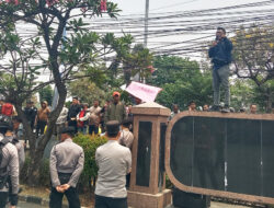 Massa Geruduk Kantor Pertanahan Kota Bekasi, Desak Pembatalan Sertipikat