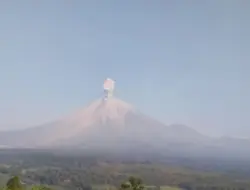 Gunung Semeru Erupsi, Kolom Abu Capai 1.300 Meter