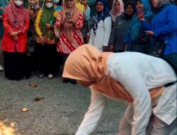 Kaum Ibu di Pengasinan Diajari Padamkan Api