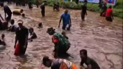 Warga Jatiraden Tumplek di Empang, Berburu Ikan Sambil Pererat Kebersamaan
