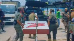 Spanduk hingga Baliho Ilegal di Jalan Pemuda Bekasi Barat Dibabat Petugas