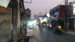 PKL Makan Badan Jalan KH Muchtar Thabrani Bekasi Utara