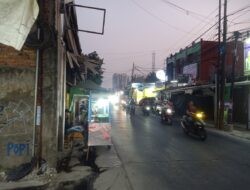 PKL Makan Badan Jalan KH Muchtar Thabrani Bekasi Utara