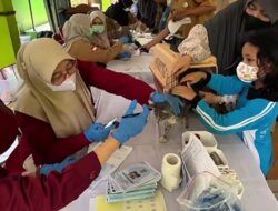 Puluhan Warga Bawa Hewan Peliharaan ke Posyanduwan di Bekasi Utara 
