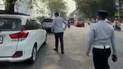 Parkir Sembarangan di Lingkungan Pemkot Bekasi, Ban Kendaraan Dikempiskan Dishub