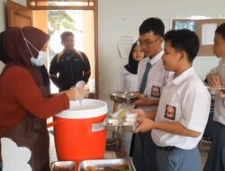 MBG Sistem Prasmanan Diuji Coba di SMK Yatindo Mustikajaya