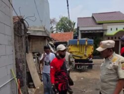 Limbah Tinja Dibuang Sembarangan, Aparatur Kelurahan Jatiasih Turun Tangan