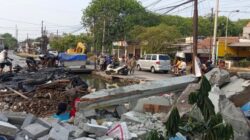 Pembongkaran Bangli Tanah Apit Rampung, Puing Masih Berserakan