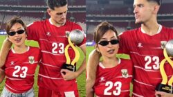 Sempat Dihujat Netizen Malaysia, Jennifer Coppen Makin Tengil Pamer Momen Justin Hubner Bawa Trofi FIFA ASEAN Cup 2026