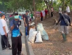 Warga Enam RW MGT Mustikajaya Kompak Bersihkan Lingkungan