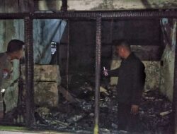 Nyalakan Lilin di Kursi Plastik, Warteg di Kampung Cabang Lio Ludes Terbakar