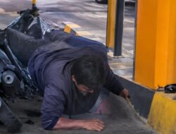 Tabrak Palang Parkir Otomatis, Maling Motor di Cikarang Tertangkap