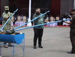 Kejari Kabupaten Bekasi Musnahkan Ribuan Butir Obat Ilegal hingga Senpi