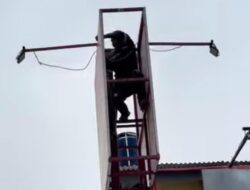 Reklame hingga Banner Tak Berizin Dibabat di Jatiasih