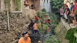 Cegah Banjir, Warga dan Pemkot Bekasi Bersihkan Kali Cipamingkis   