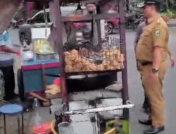 Jualan di Trotoar Jalan Hankam, PKL Kena ‘Semprot’ Camat Pondok Melati 