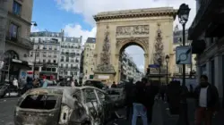 Kerusuhan Paris, Balaikota Bersejarah Dibakar, 2.400 Pendemo Ditangkap