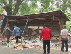 Instruksi Wali Kota Bekasi, Puluhan Lapak PKL di MGT Mustikajaya Dibongkar